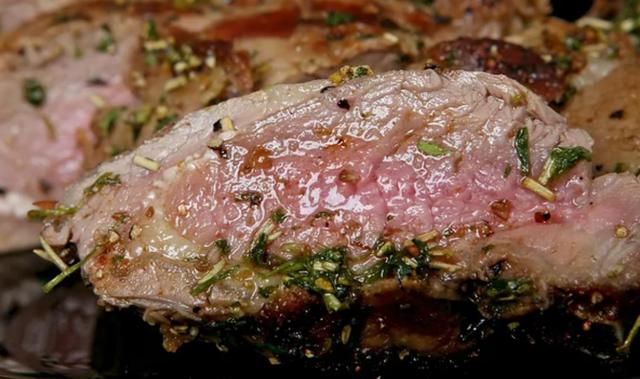 肉类食物嘌呤含量一览表，海鲜和肉类哪个嘌呤高？