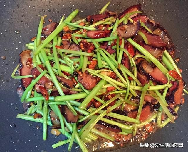 “清明吃2宝，一年无烦劳”！2宝是啥？采摘短，现在正当吃