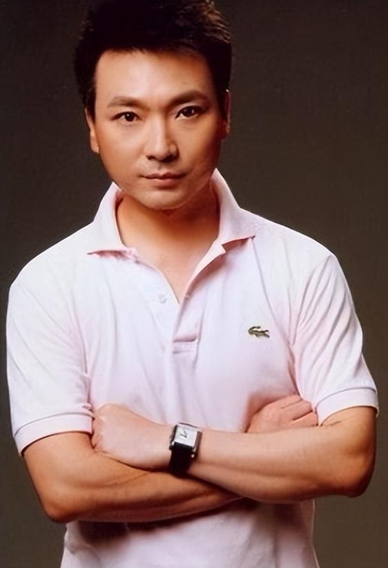 康辉：娶师妹刘雅洁，丁克22年让父母抱憾离世，风光的背后是眼泪