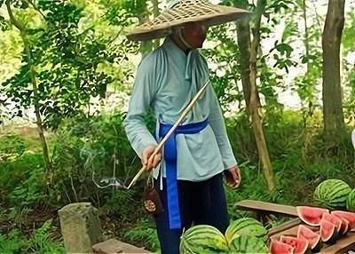 乾隆在路边吃瓜，连声夸赞瓜甜，转身就下令处死瓜农，为何？