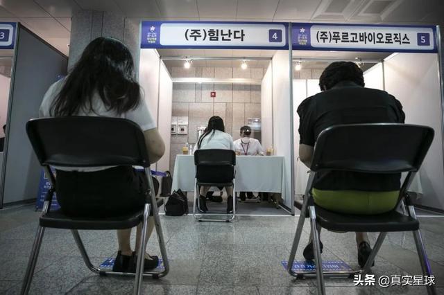 韩网震怒！两年拿四十万和十年领五千万，尹锡悦福利政策引爆舆论