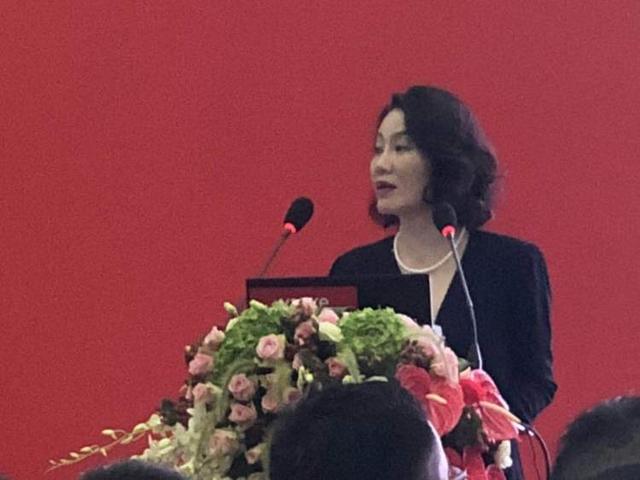 中国最贵女秘书：年薪849万，年终奖1000万，如今46岁依然单身