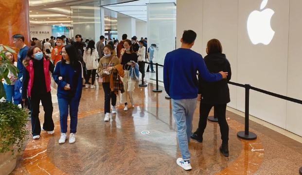买一台iPhone13Pro，美国人需要5.9天，瑞士只要4天，中国呢？