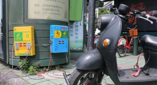 脚蹬子不实用，电动车为啥要安装？专家回复3点原因，你怎么看？
