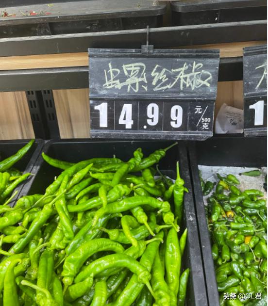 蔬菜价格“落差”太大，猪肉一降再降，两类东西持续上涨，咋回事