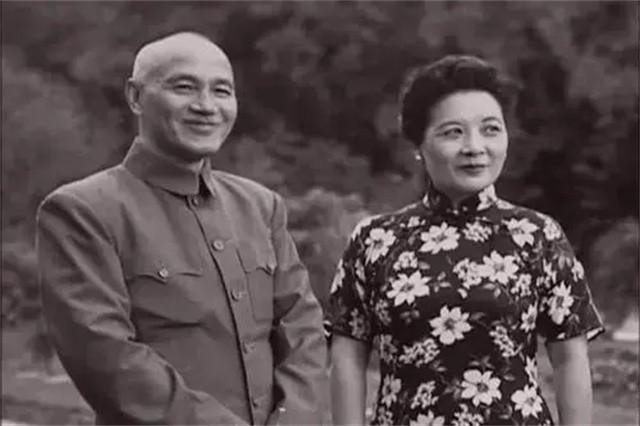 1975年蒋介石去世，宋美龄下令给蒋经国打镇静剂，现场无一人敢动
