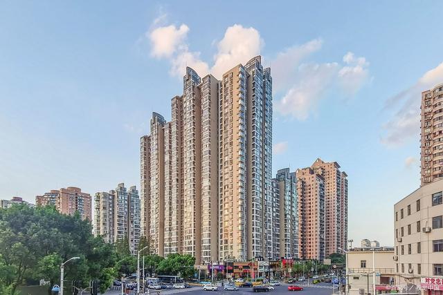 超60城调整！房地产风向转变？央媒紧急发声，房价走向进一步明朗