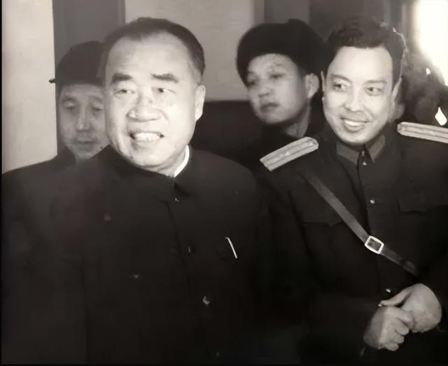 1960年，一农村老汉来到中南海门口，问警卫员：“老朱”在吗？