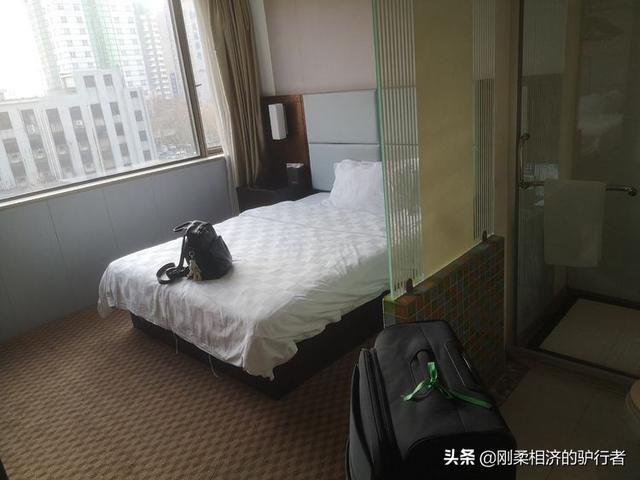 年末了，舉家住到了酒店，爲啥？2021年末我們的隔離生活一