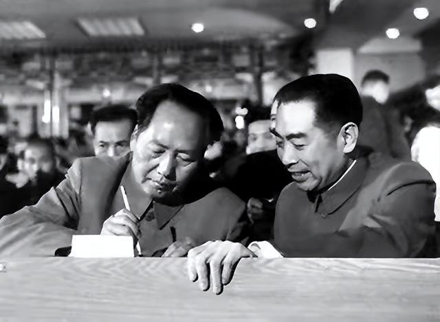 周恩来去世，主席两度落泪却截然不同，一次无声，一次嚎啕大哭