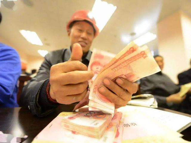 收入层级分化表出炉，月薪6千仍属穷人，中产阶级规模已达1.09亿