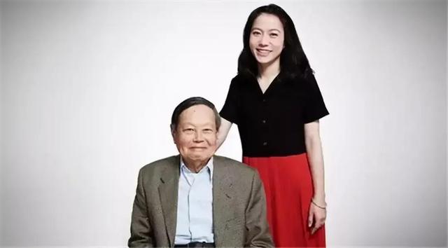 杨振宁：翁帆为了我付出了太多时间，她十七年来都是早睡