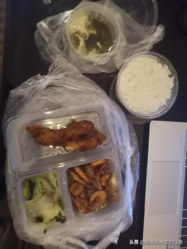 年末了，舉家住到了酒店，爲啥？2021年末我們的隔離生活一