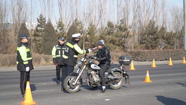 4月1日起，驾驶证实行“2+2”新规，超速20%不扣分、一年可扣18分