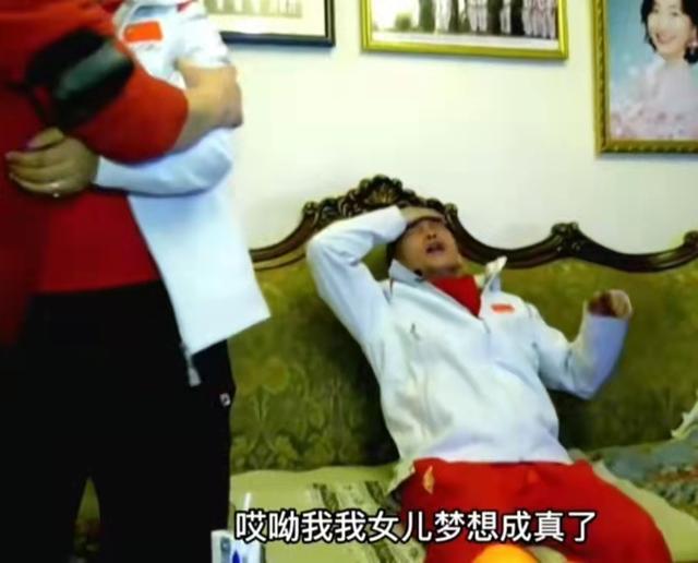 冬奥冠军徐梦桃获赠两套房产！价格超百万场面盛大，曾挤36平房子