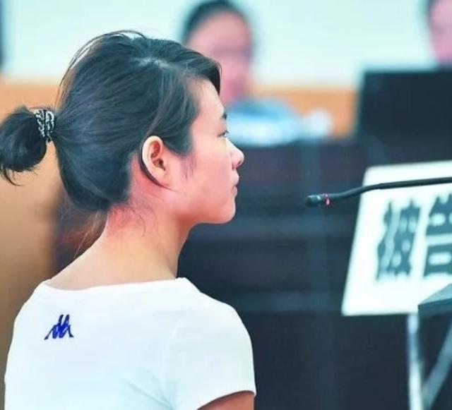 2009年湖北女服务员因不堪受辱，失手杀死镇招商办主任，有罪免处