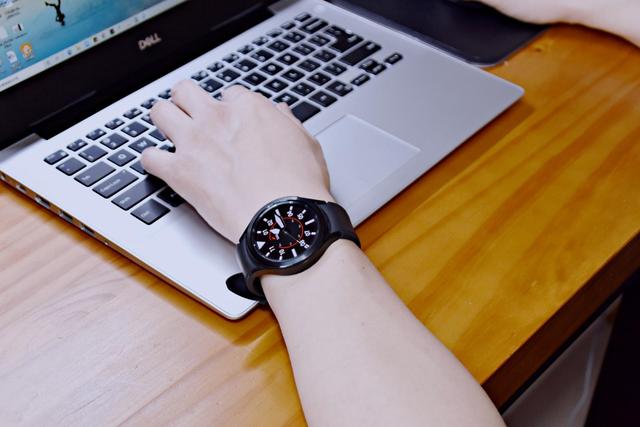 三星手表galaxy watch4使用教程，产品外观