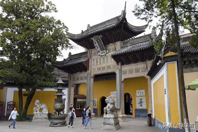 中国四大名寺之一，充满历史传说与神话故事的金山寺