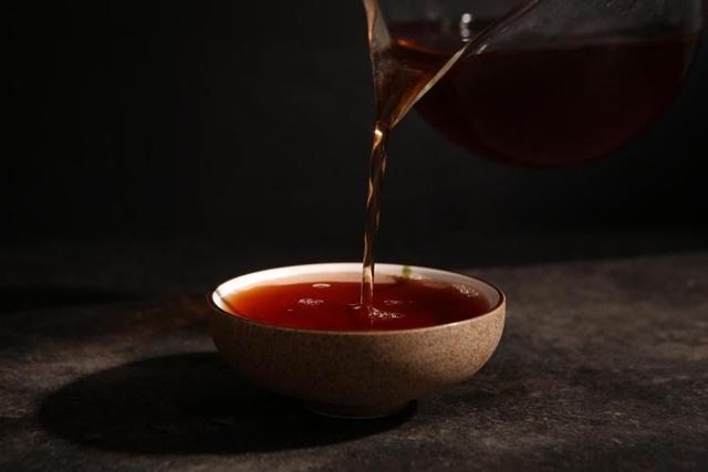 春季饮茶好处多，不同体质的人，应该喝不同的茶，希望你没喝错