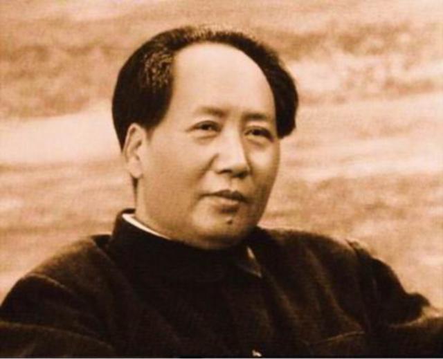 38年毛主席偶遇王新兰，开玩笑说：当心你的肖华被别的姑娘抢走了