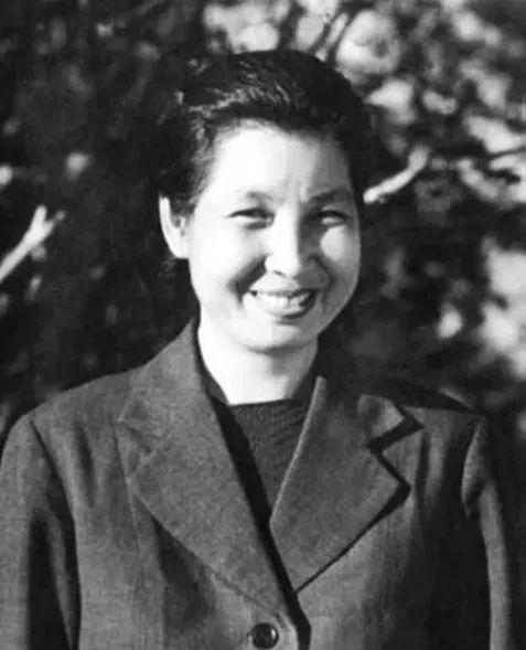 湖湘奇女子 铿锵红玫瑰一一曾志印象