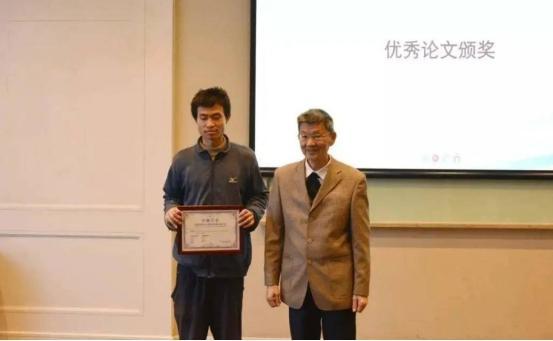 北大网红教师“韦神”现状，大量学生退课，跟不上他的讲课节奏