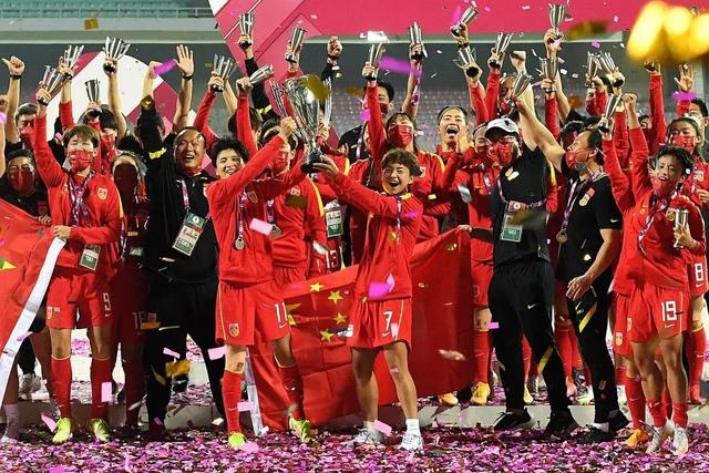 中国女足逆转夺冠给我们普通人的点启示 新闻时间