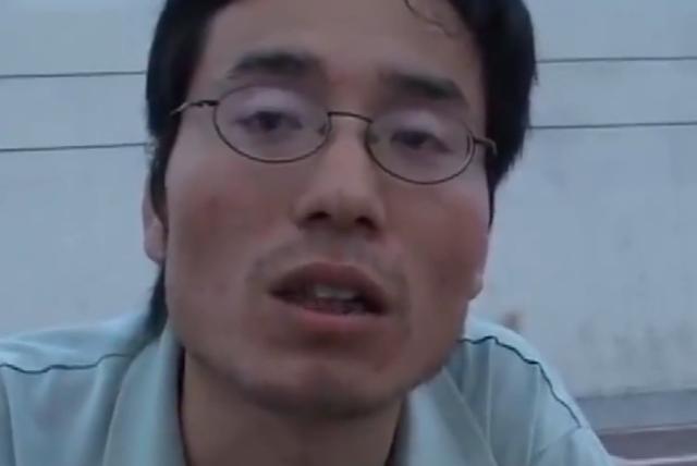 农民父亲供儿子读本科，结果儿子毕业后却当了保安，月薪仅有600