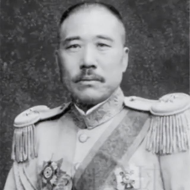 韩复榘被枪毙前，提议换鞋，刚迈出一步，一排子弹射来，身中七枪