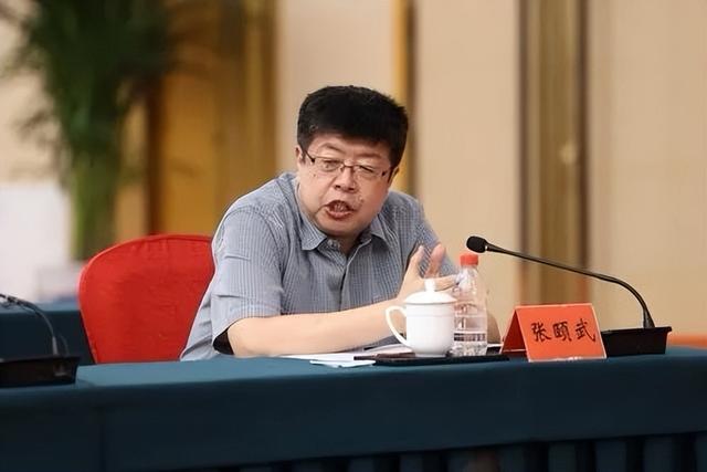 北大中文系教授116字微博事件持续升温，曾经辉煌的学习经历曝光