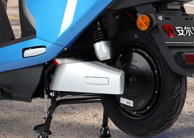 这2款新车专为跑外卖而打造，续航200公里以上，堪称两轮长跑王