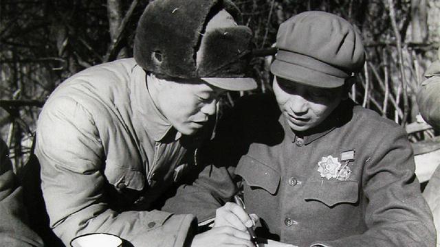 志愿军老兵当农民32年，1984年看报纸回部队，才知老军长一直找他