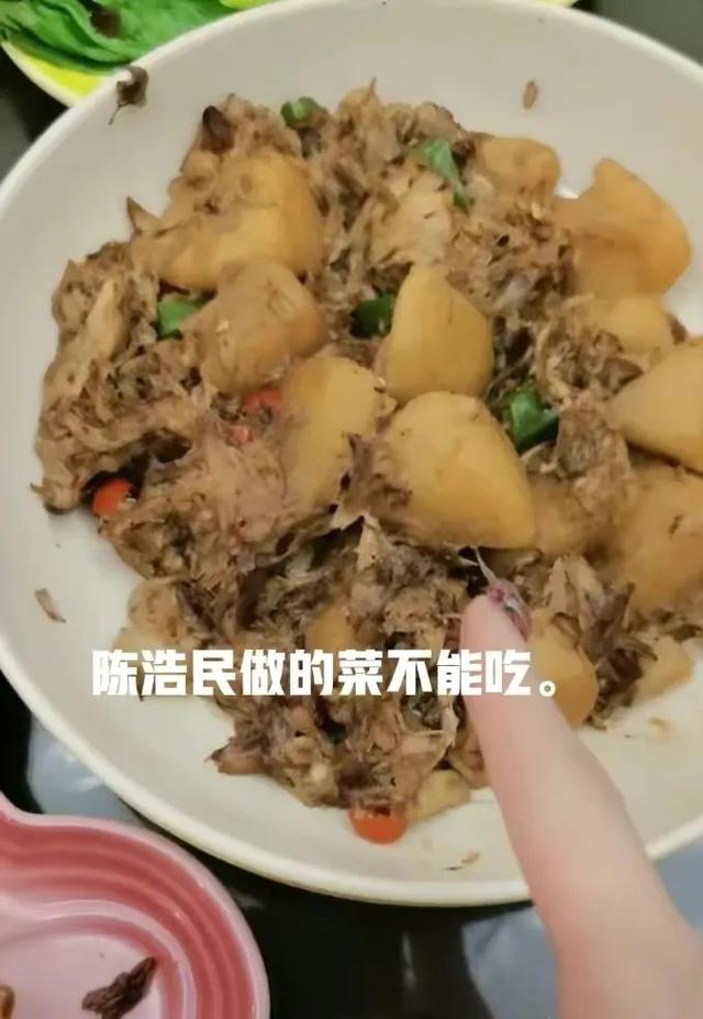 沪上疫情下的港台艺人:彭于晏虞嫣的疯狂翻牌粉丝，与陈木胜的妻子发生了矛盾。
(图31)