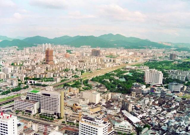 深圳钉子户蔡珠祥：夫妻联手获得1700万拆迁款，分完钱后家散了
