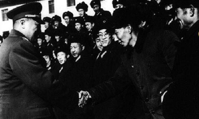 陈赓求情特赦死刑犯，保释后被反映不争气，夜袭检查下达一项命令