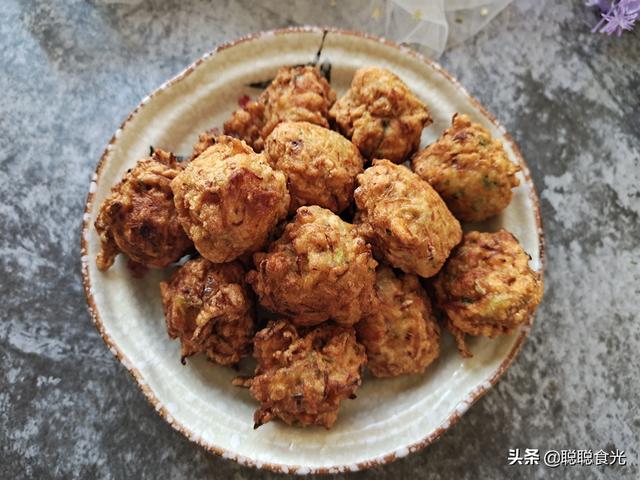 冬天孩子不吃蔬菜，用5种菜做成素丸子，外酥里嫩，越吃越香