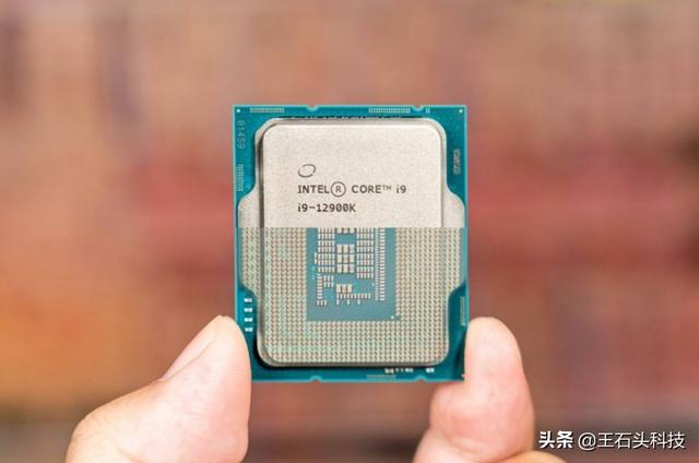 英特尔量产“4nm”工艺，光刻机准备就绪！外媒：开始担心了