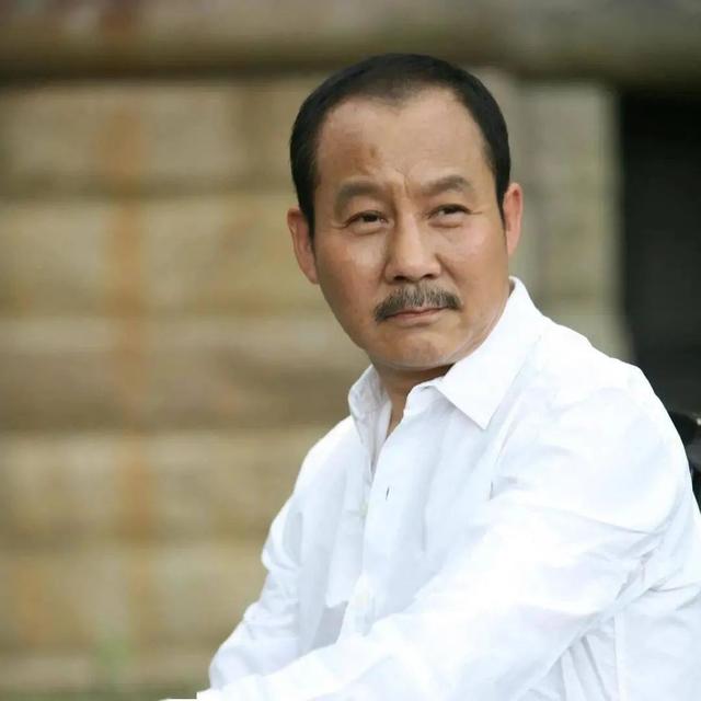 《人世间》情史干净的7位演员，一对比一对恩爱，有人已相守50年
