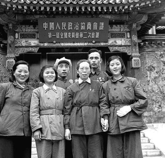 毛岸英：帅妈妈，过几天我就要去朝鲜了！她：那可不行，你不能去