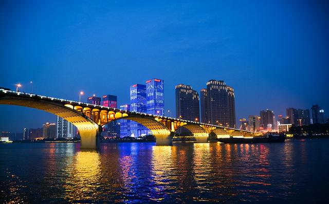 湖南一城市道路命名隨便，一些用破産企業命名，沿途有著煙火氣息