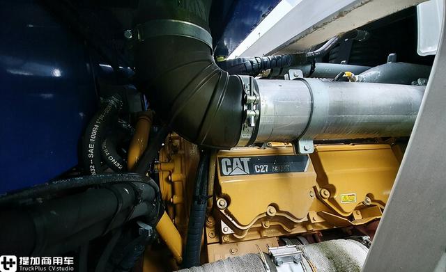 这还是卡车吗？1150马力外观如火车头，尼古拉斯大件牵引车实拍