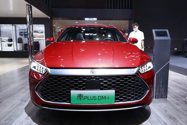 同样都是混合动力，丰田雷凌油电混合版与秦PLUS  DM-i谁更强？