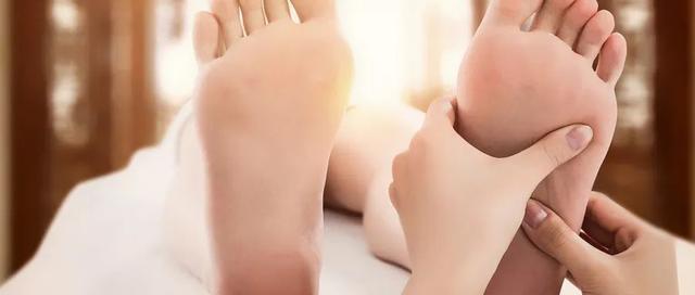 灸“透”一个穴，可以从脚补到头！能灸一定要灸，人人都需要