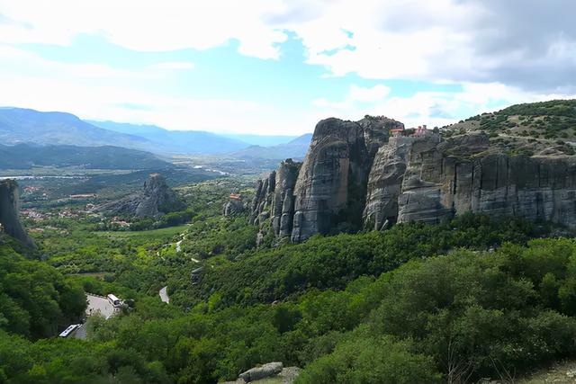 希臘深度遊：卡蘭巴卡、接近天堂的秘境 天空之城（Meteora）