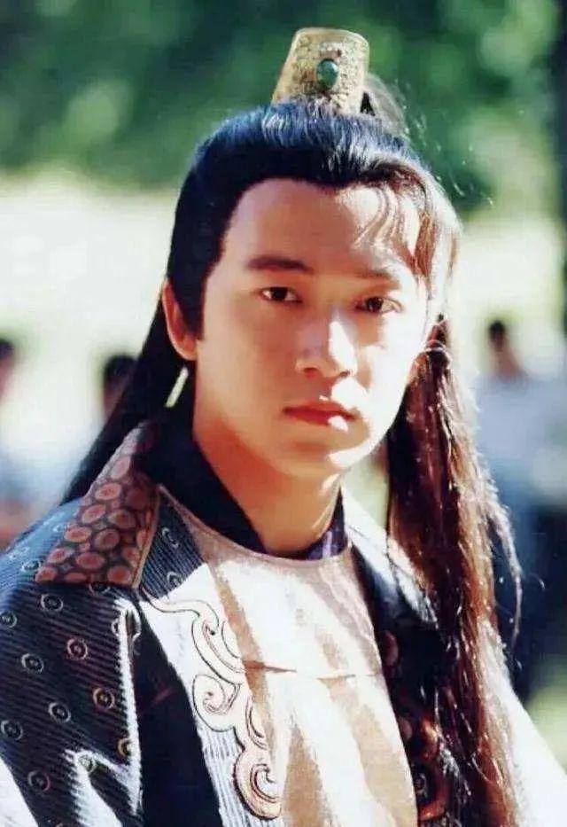 潘粤明的“反击”：丑陋婚变沦为过街老鼠，铮铮铁骨上演逆天改命