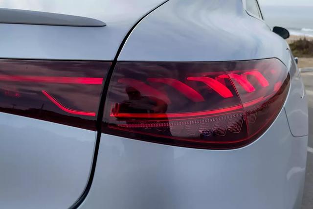 梅赛德斯-奔驰首款旗舰电动汽车2022-EQS