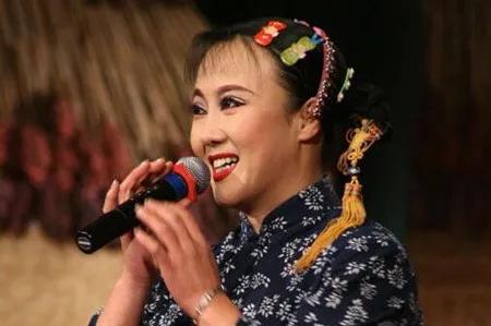 一直比较低调,影视剧作品也不多,曾在《马大帅》中饰演"桂英"