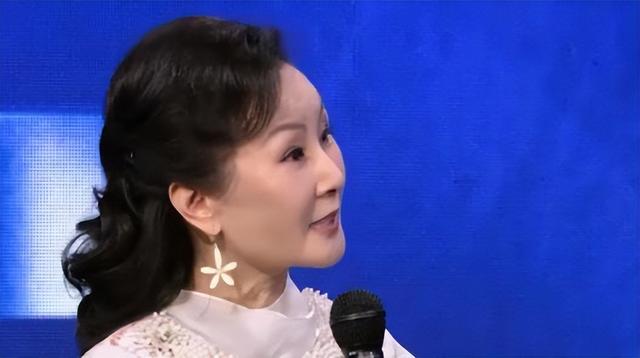 雪瑞姑姑：“冻龄奶奶”走红网络，抖音第一富婆，62岁活成18模样