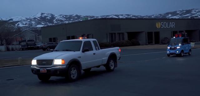 美国佬看不上我国电车，图便宜花2000买来试驾，却爱上了中国制造