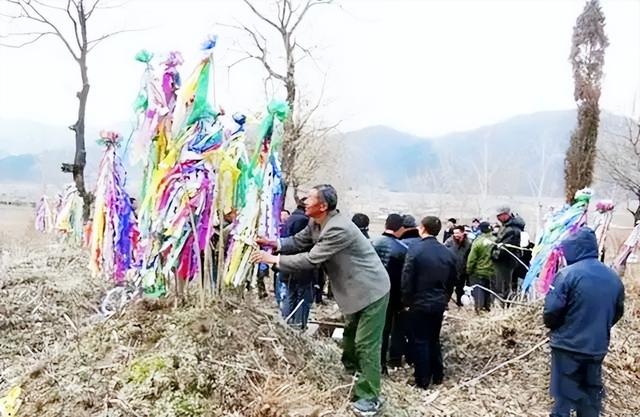辽宁皇族村：村民是满清皇室正牌后裔，生活起居仍保留当年习惯